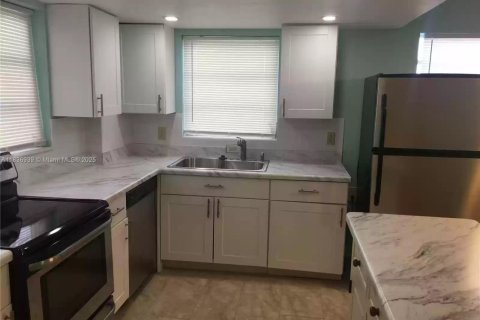 Condo in North Miami Beach, Florida, 1 bedroom  № 1821977 - photo 5
