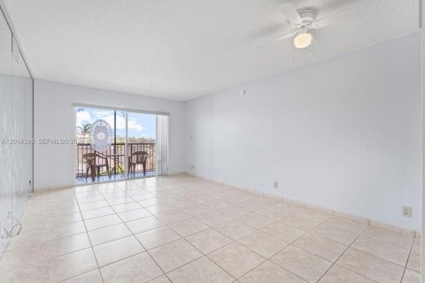 Condominio en alquiler en Doral, Florida, 1 dormitorio, 71.53 m2 № 2076421 - foto 18