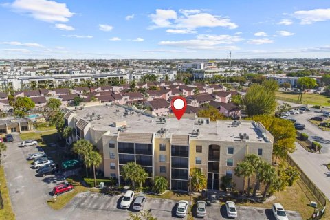 Condominio en Doral, Florida, 1 dormitorio  № 2076421