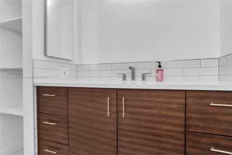 Villa ou maison à vendre à Hollywood, Floride: 3 chambres, 203.36 m2 № 1956731 - photo 8