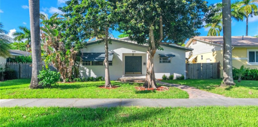 Villa ou maison à Hollywood, Floride 3 chambres, 203.36 m2 № 1956731