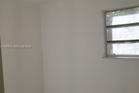 Снять в аренду виллу или дом в Дания-Бич, Флорида 2 спальни, 126.16м2, № 2073178 - фото 10