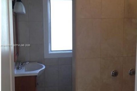 Снять в аренду виллу или дом в Дания-Бич, Флорида 2 спальни, 126.16м2, № 2073178 - фото 5