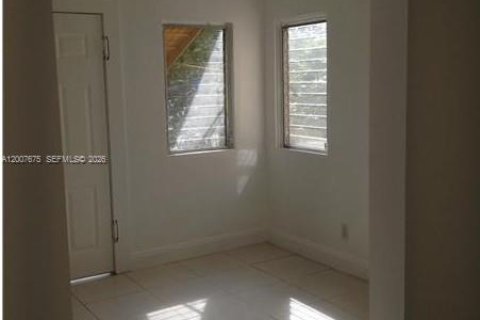 Снять в аренду виллу или дом в Дания-Бич, Флорида 2 спальни, 126.16м2, № 2073178 - фото 6