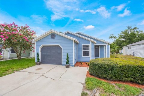 House in Sanford, Florida 3 bedrooms, 119.01 sq.m. № 1777415 - photo 2