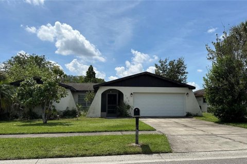 Casa en venta en Brandon, Florida, 4 dormitorios, 131.18 m2 № 1906623 - foto 1