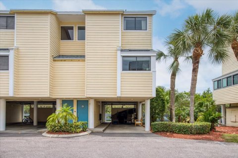 Adosado en alquiler en Tarpon Springs, Florida, 2 dormitorios, 113.34 m2 № 1869421 - foto 1