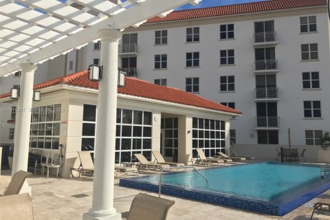 Condominio en alquiler en Coral Gables, Florida, 1 dormitorio, 66.89 m2 № 2030915 - foto 3