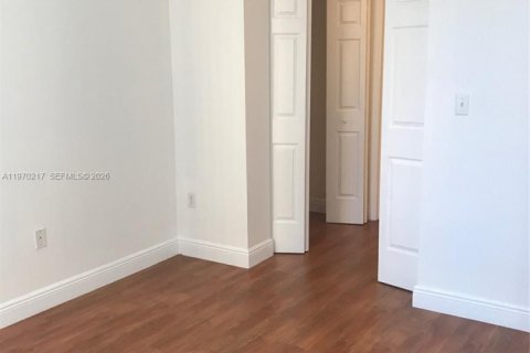 Condominio en alquiler en Coral Gables, Florida, 1 dormitorio, 66.89 m2 № 2030915 - foto 6