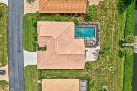 House in Nokomis, Florida 3 bedrooms, 185.9 sq.m. № 2203321 - photo 2