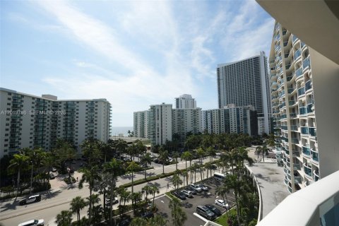 Condominio en venta en Hollywood, Florida, 2 dormitorios, 117.99 m2 № 2154939 - foto 2