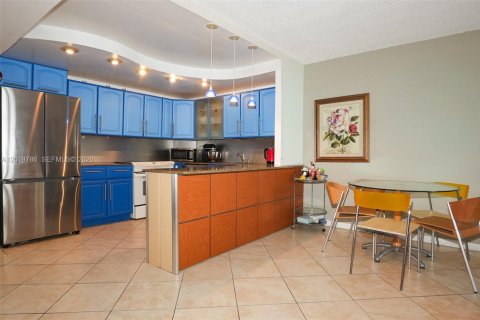 Condominio en venta en Hollywood, Florida, 2 dormitorios, 117.99 m2 № 2154939 - foto 13