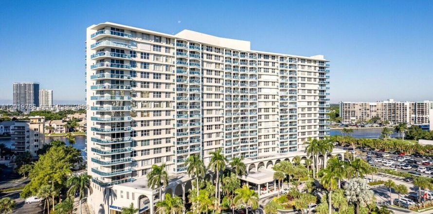 Condominio en Hollywood, Florida, 2 dormitorios № 2154939