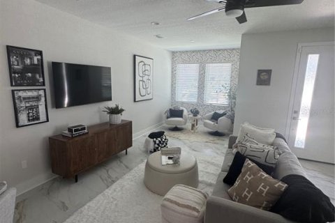 Adosado en alquiler en Tampa, Florida, 3 dormitorios, 390.38 m2 № 1825194 - foto 5