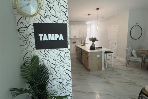 Townhouse in Tampa, Florida 3 bedrooms, 390.38 sq.m. № 1825194 - photo 3