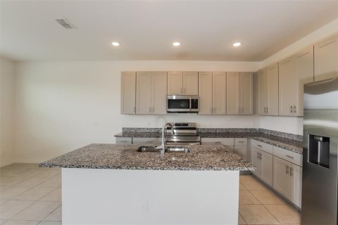 House in Haines City, Florida 4 bedrooms, 170.01 sq.m. № 1750575 - photo 7