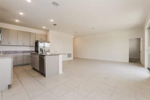 House in Haines City, Florida 4 bedrooms, 170.01 sq.m. № 1750575 - photo 5