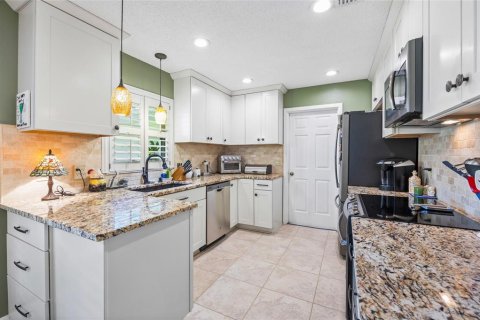 House in Ocala, Florida 4 bedrooms, 213.77 sq.m. № 2122027 - photo 6