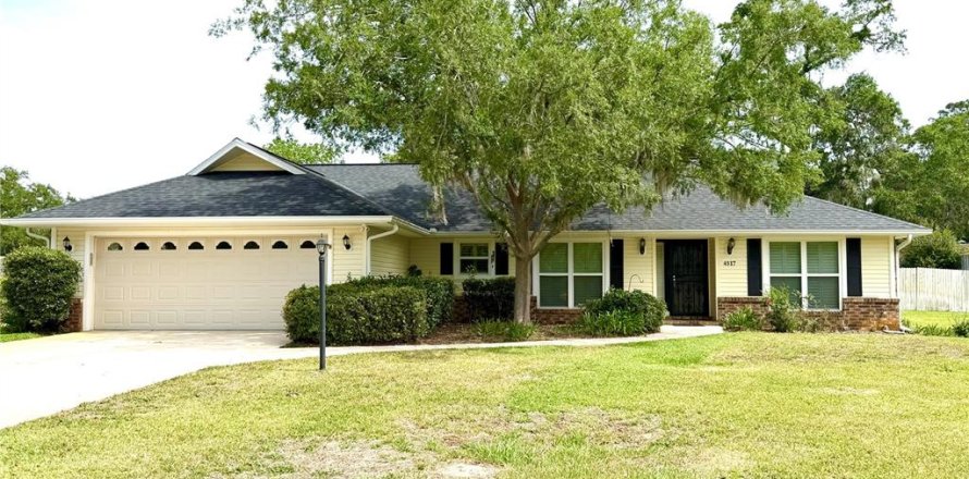 House in Ocala, Florida 4 bedrooms, 213.77 sq.m. № 2122027