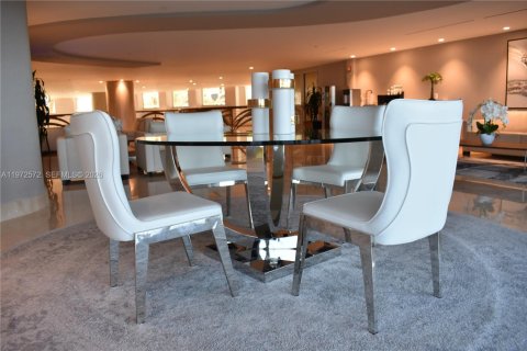 Condominio en venta en Sunny Isles Beach, Florida, 2 dormitorios, 147.71 m2 № 2032816 - foto 22
