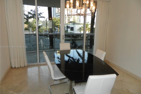 Condominio en venta en Sunny Isles Beach, Florida, 2 dormitorios, 147.71 m2 № 2032816 - foto 11