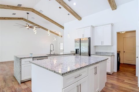 Villa ou maison à vendre à Weeki Wachee, Floride: 4 chambres, 211.54 m2 № 2310582 - photo 27