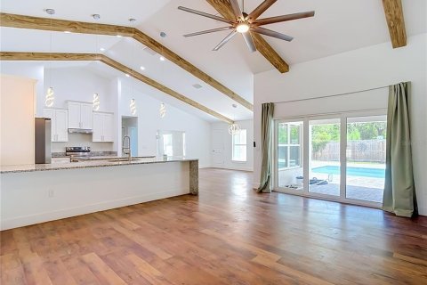 Villa ou maison à vendre à Weeki Wachee, Floride: 4 chambres, 211.54 m2 № 2310582 - photo 7