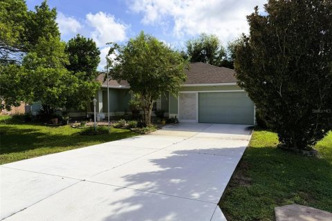 Casa en Ocala, Florida 3 dormitorios, 158.49 m2 № 2379229