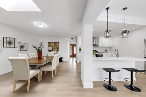 Casa en venta en Clearwater, Florida, 4 dormitorios, 235.41 m2 № 1788237 - foto 24