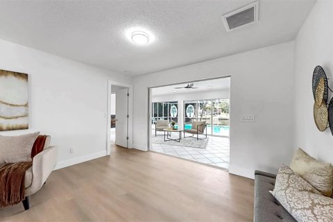 Casa en venta en Clearwater, Florida, 4 dormitorios, 235.41 m2 № 1788237 - foto 18