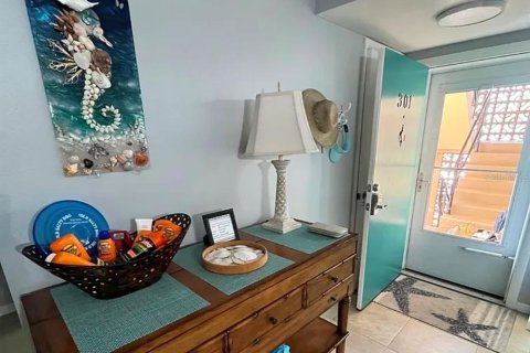 Condo in Sarasota, Florida, 2 bedrooms № 2234689 - photo 2