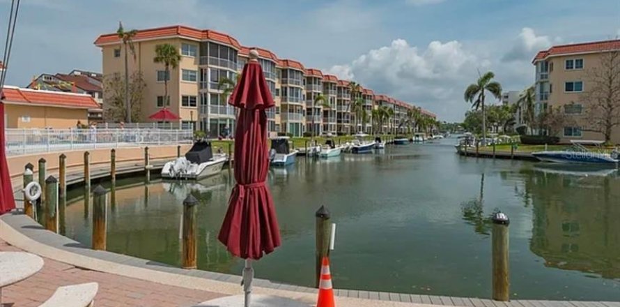 Condo in Sarasota, Florida, 2 bedrooms № 2234689