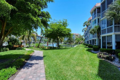 Condo in Sarasota, Florida, 2 bedrooms № 2234689 - photo 20
