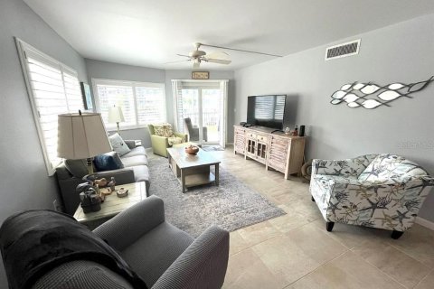 Condo in Sarasota, Florida, 2 bedrooms № 2234689 - photo 5