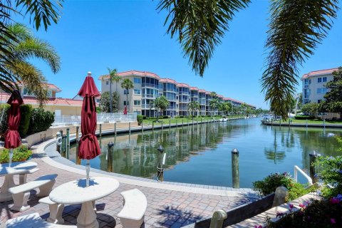 Condo in Sarasota, Florida, 2 bedrooms № 2234689 - photo 22