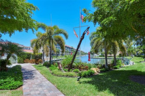Condo in Sarasota, Florida, 2 bedrooms № 2234689 - photo 21