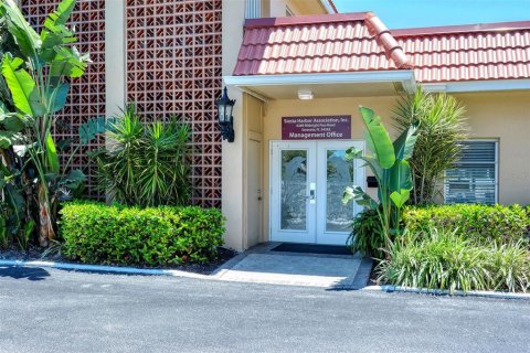 Condo in Sarasota, Florida, 2 bedrooms № 2234689 - photo 25