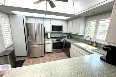 Condo in Sarasota, Florida, 2 bedrooms № 2234689 - photo 4