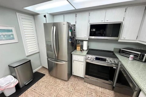 Condo in Sarasota, Florida, 2 bedrooms № 2234689 - photo 3