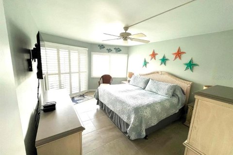 Condo in Sarasota, Florida, 2 bedrooms № 2234689 - photo 11