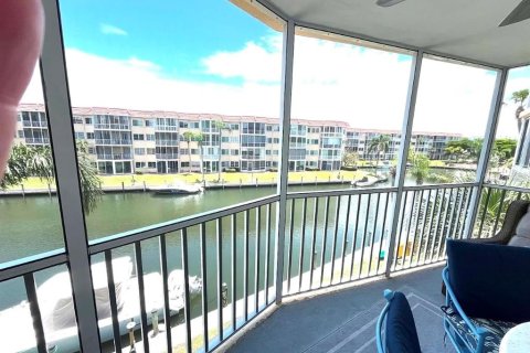 Condo in Sarasota, Florida, 2 bedrooms № 2234689 - photo 9