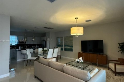 House in Doral, Florida 4 bedrooms, 149.02 sq.m. № 1940824 - photo 3