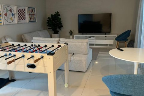 House in Doral, Florida 4 bedrooms, 149.02 sq.m. № 1940824 - photo 9