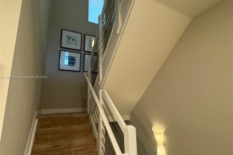 House in Doral, Florida 4 bedrooms, 149.02 sq.m. № 1940824 - photo 7