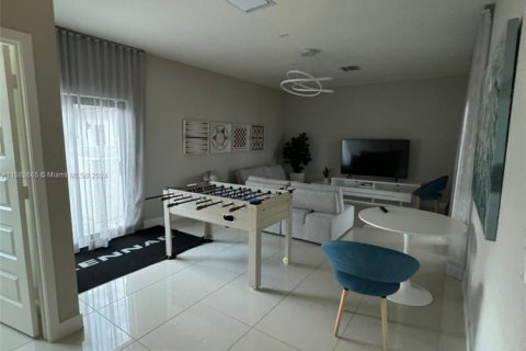 House in Doral, Florida 4 bedrooms, 149.02 sq.m. № 1940824 - photo 10