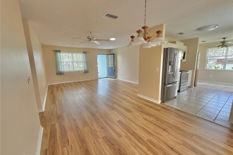 Casa en venta en Lady Lake, Florida, 2 dormitorios, 96.62 m2 № 1909884 - foto 11