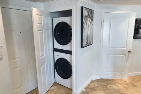 Condominio en alquiler en Miami, Florida, 2 dormitorios, 87.51 m2 № 2046623 - foto 9