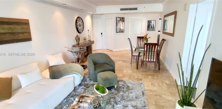 Condominio en Miami, Florida, 2 dormitorios  № 2046623