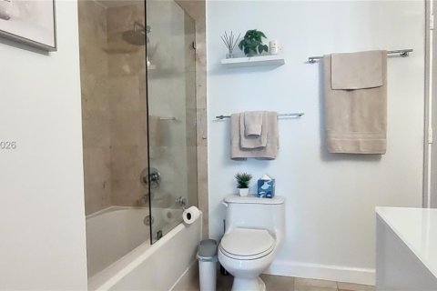 Condominio en alquiler en Miami, Florida, 2 dormitorios, 87.51 m2 № 2046623 - foto 14