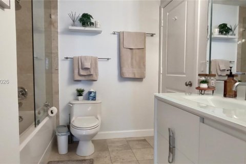 Condominio en alquiler en Miami, Florida, 2 dormitorios, 87.51 m2 № 2046623 - foto 13